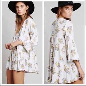 FREE PEOPLE WHITE GARDENIA RETRO PRINT LONG SLEEVE BOHO HIPPIE TUNIC TOP MEDIUM